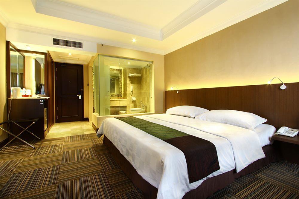 Aiho Hotel Медан Екстер'єр фото